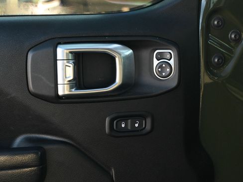 Used 2022 Jeep Gladiator Sport image 28