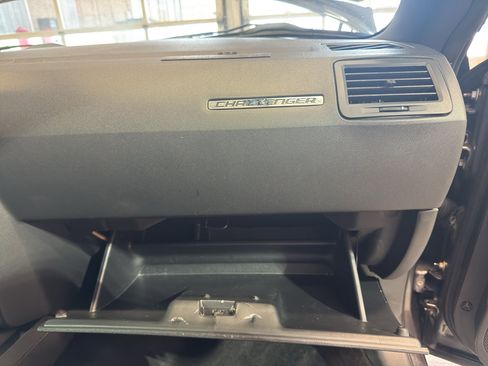Used 2014 Dodge Challenger SXT RWD image 26