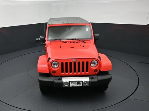 Used 2013 Jeep Wrangler Unlimited Sahara w/ Dual Top Group AWD/4WD image 13