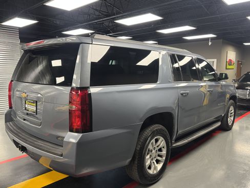 Used 2016 Chevrolet Suburban LT RWD image 6