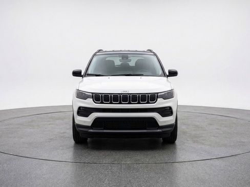 Used 2025 Jeep Compass Limited image 2