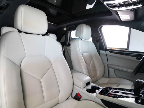 Certified 2023 Porsche Macan S AWD/4WD image 17