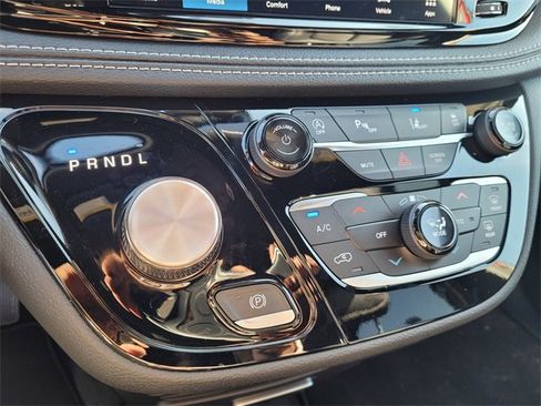 New 2026 Chrysler Pacifica Select image 10
