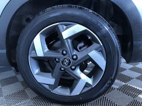 Used 2025 Hyundai Venue SEL image 17