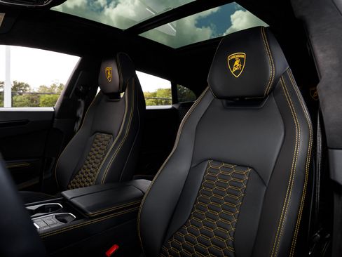 Used 2022 Lamborghini Urus image 26