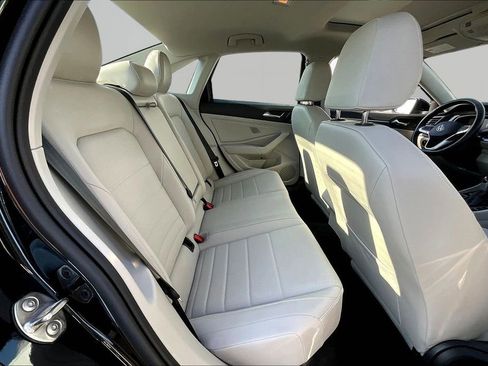 Used 2023 Volkswagen Jetta SE w/ Panoramic Sunroof Package image 24