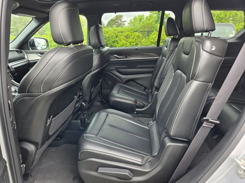 Used 2024 Jeep Grand Cherokee L Limited w/ Luxury Tech Group II AWD/4WD image 36
