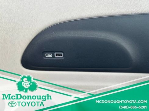 Used 2020 Chrysler Pacifica Limited w/ Advanced Safetytec Group FWD image 10
