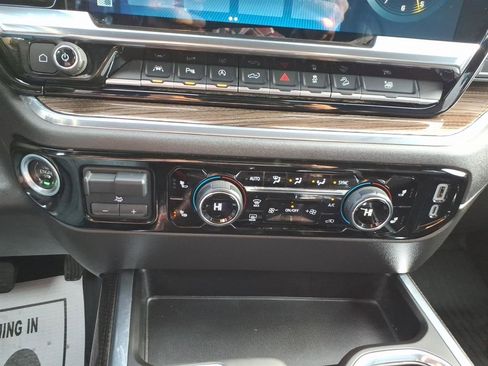 Used 2024 Chevrolet Silverado 1500 LT Trail Boss w/ Convenience Package II image 16