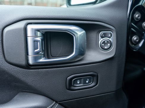 Used 2022 Jeep Wrangler Unlimited Sahara w/ Cold Weather Group image 15