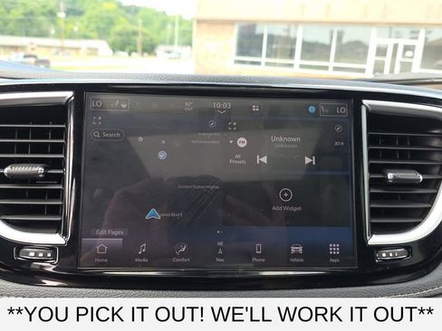Used 2025 Chrysler Pacifica Limited FWD image 18