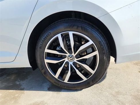 New 2026 Volkswagen Jetta SE image 25