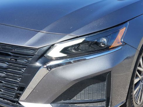 Used 2024 Nissan Altima 2.5 SV image 5