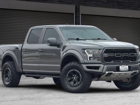 Used 2018 Ford F150 Raptor w/ Equipment Group 802A Luxury AWD/4WD image 2