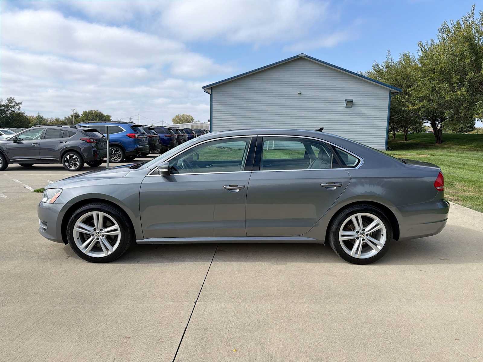 Used 2015 Volkswagen Passat TDI SE FWD image 3