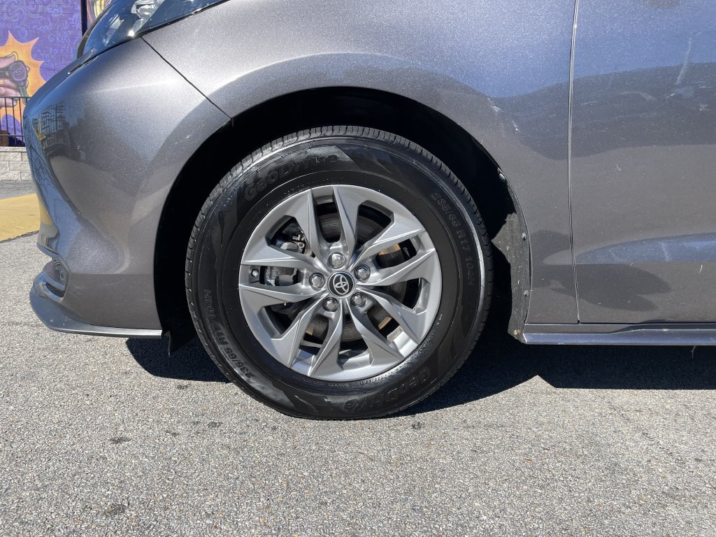 Certified 2024 Toyota Sienna LE AWD/4WD image 9