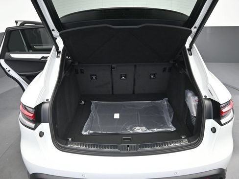 New 2026 Porsche Macan AWD/4WD image 25
