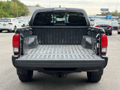 Used 2019 Toyota Tacoma TRD Sport w/ Technology Package AWD/4WD image 15