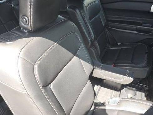 Used 2020 Ford Explorer XLT w/ Equipment Group 202A AWD/4WD image 28