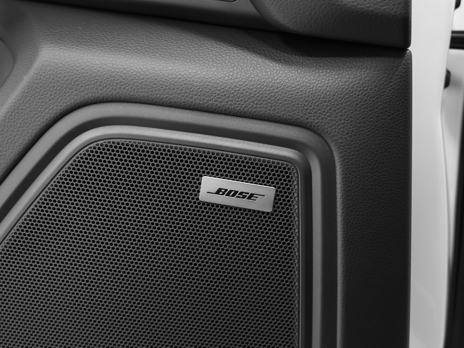 Certified 2026 Porsche Macan AWD/4WD image 43