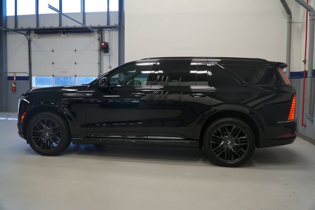 Used 2026 Cadillac Escalade IQL Sport 1 w/ LPO, ONYX Package AWD/4WD image 2