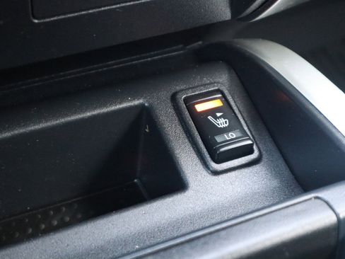 Used 2021 Nissan Titan SV w/ SV Convenience Package image 91