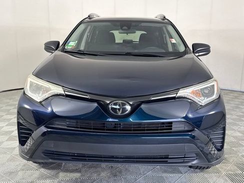 Used 2018 Toyota RAV4 LE FWD image 9