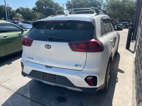 Used 2021 Kia Niro LX FWD image 3