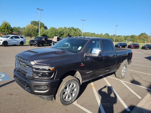New 2026 RAM 2500 Laramie w/ Sport Appearance Package AWD/4WD image 4
