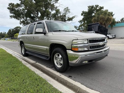 Used 2002 Chevrolet Suburban LT RWD image 2