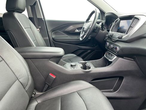 Used 2024 GMC Terrain SLT image 24