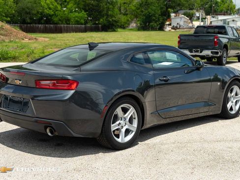 Used 2018 Chevrolet Camaro LT RWD image 6