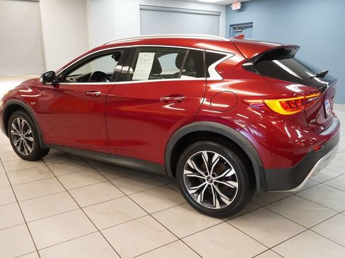 Used 2017 INFINITI QX30 Premium w/ Navigation Package AWD/4WD image 8