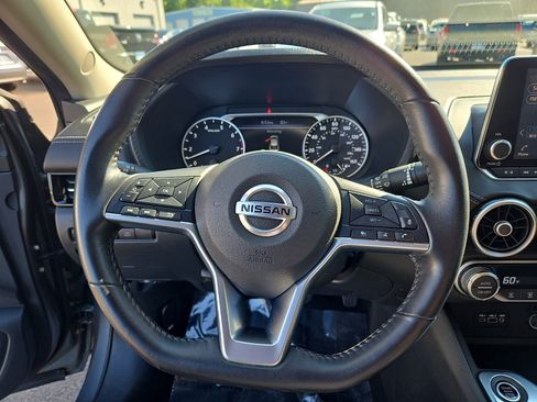 Used 2020 Nissan Sentra SV FWD image 18