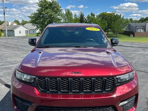 Used 2022 Jeep Grand Cherokee Altitude AWD/4WD image 2
