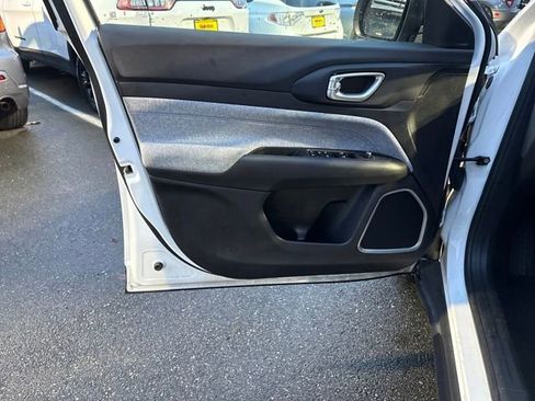 Used 2024 Jeep Compass Latitude image 15