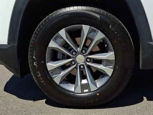 Used 2025 Chevrolet Equinox LT FWD image 8