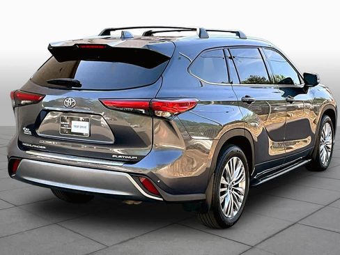 Used 2023 Toyota Highlander Platinum image 13