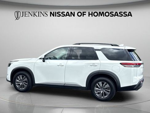 Certified 2024 Nissan Pathfinder SV FWD image 11