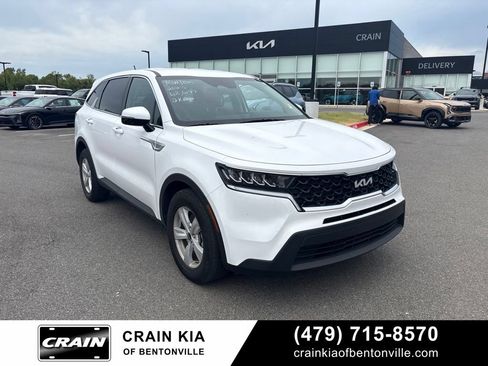 Certified 2023 Kia Sorento LX FWD image 5