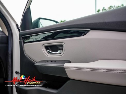 Used 2023 Honda Pilot Touring image 14