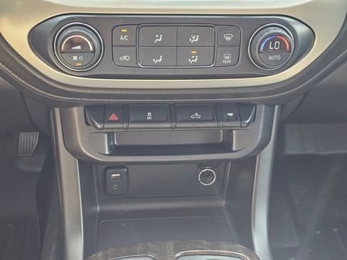 Used 2015 GMC Canyon SLE RWD image 14