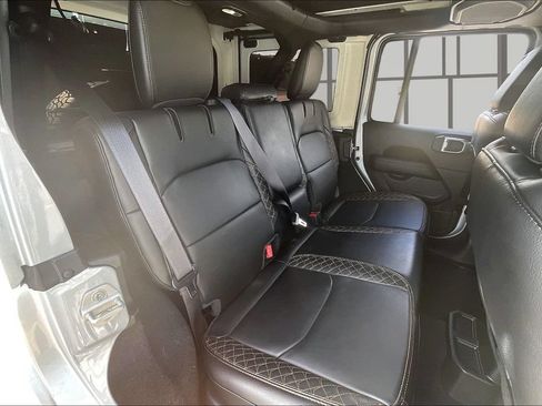Used 2023 Jeep Wrangler Unlimited Sahara AWD/4WD image 23
