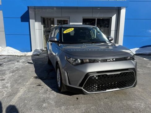 Used 2023 Kia Soul LX w/ LX Technology Package image 3