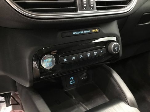 Used 2023 Ford Escape Platinum AWD/4WD image 25