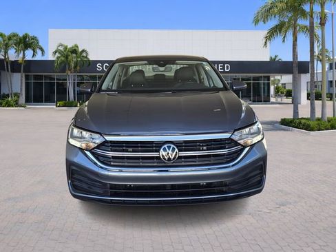 Used 2024 Volkswagen Jetta SE image 2