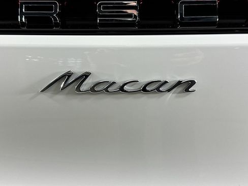 Certified 2026 Porsche Macan AWD/4WD image 34