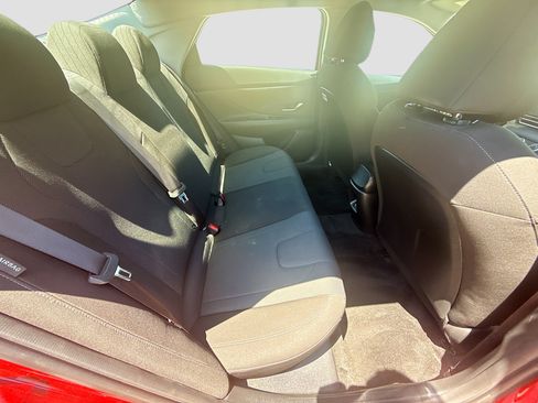 Used 2025 Hyundai Elantra SE FWD image 25