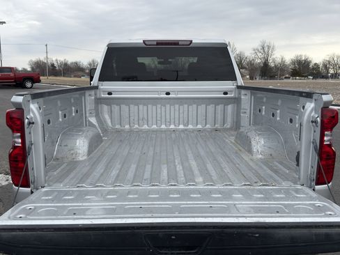 Used 2022 Chevrolet Silverado 2500 Custom w/ Custom Convenience Package image 5