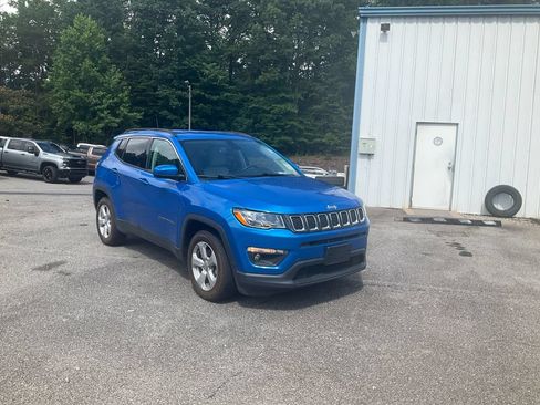 Used 2019 Jeep Compass Latitude w/ Popular Equipment Group FWD image 3